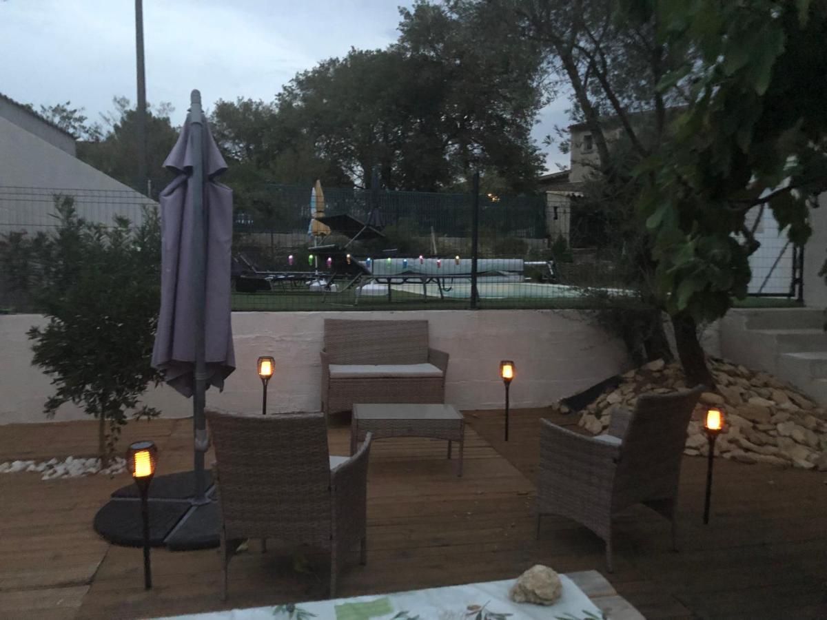 Gite climatisé pour 4 personnes avec piscine dans les hauteurs de Bollène Esterno foto