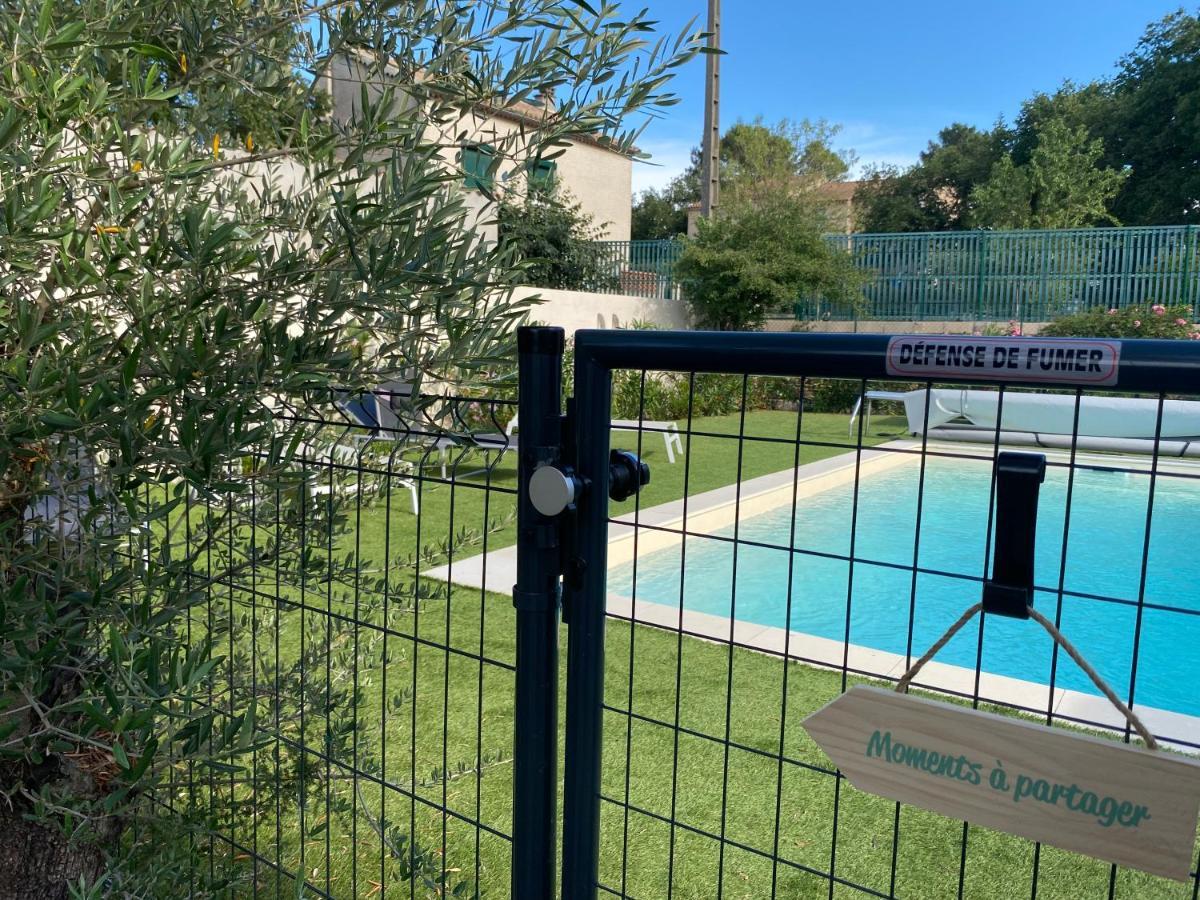 Gite climatisé pour 4 personnes avec piscine dans les hauteurs de Bollène Esterno foto