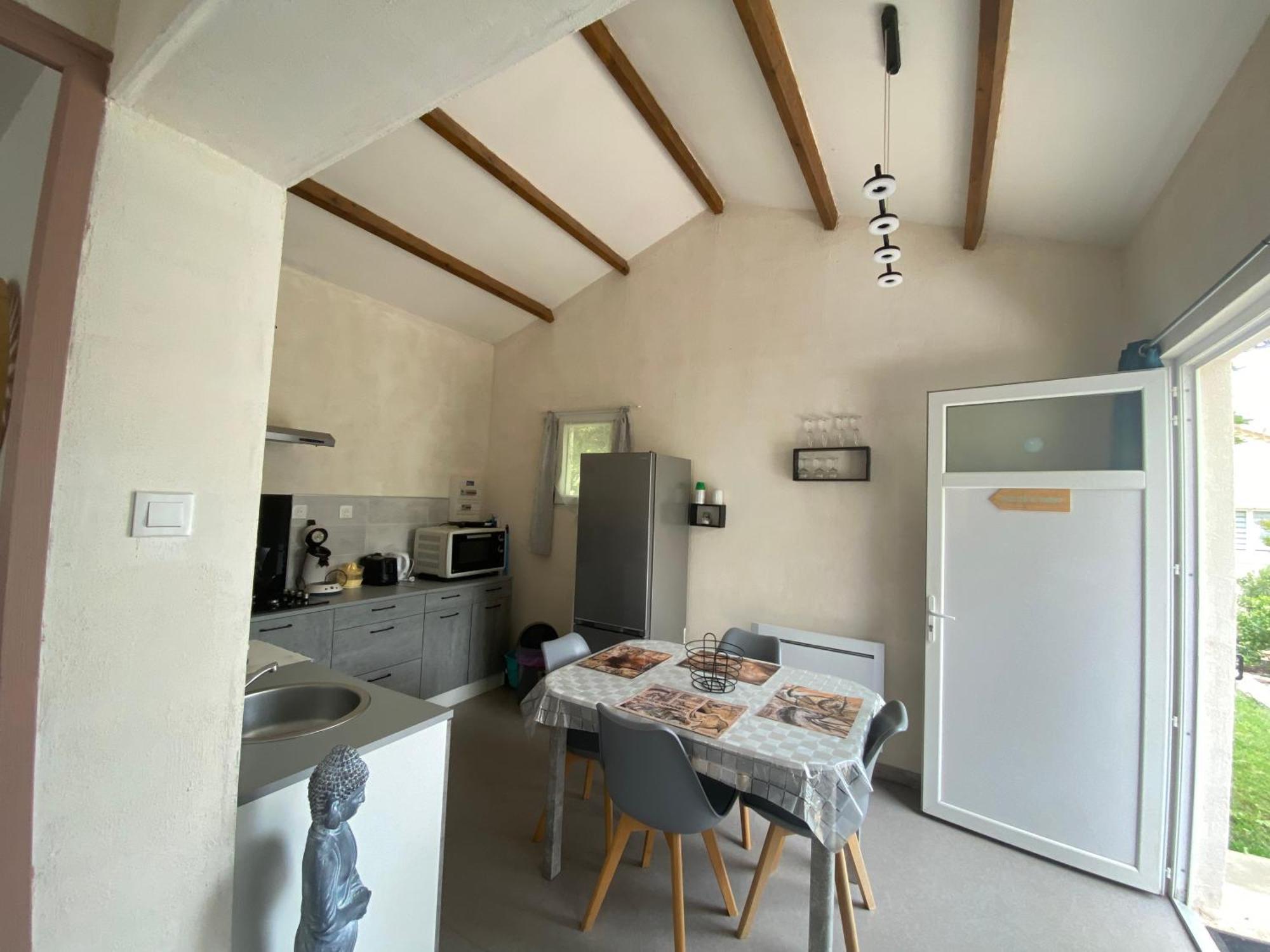 Gite climatisé pour 4 personnes avec piscine dans les hauteurs de Bollène Esterno foto