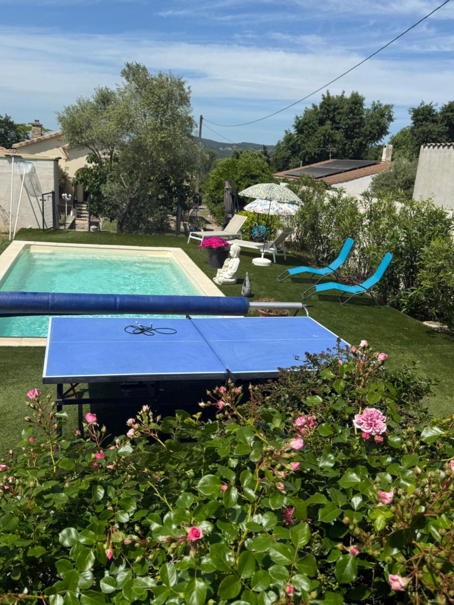 Gite climatisé pour 4 personnes avec piscine dans les hauteurs de Bollène Esterno foto